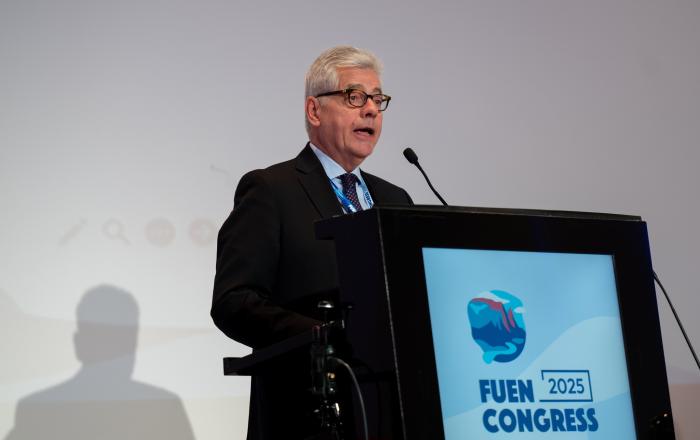 Jens A. Christiansen fra det danske mindretal i Sydslesvig måtte nøjes med en andenplads i kampen om præsidentposten i den europæiske mindretalsunion, FUEN. Jens A. Christiansen fra det danske mindretal i Sydslesvig måtte nøjes med en andenplads i kampen om præsidentposten i den europæiske mindretalsunion, FUEN.