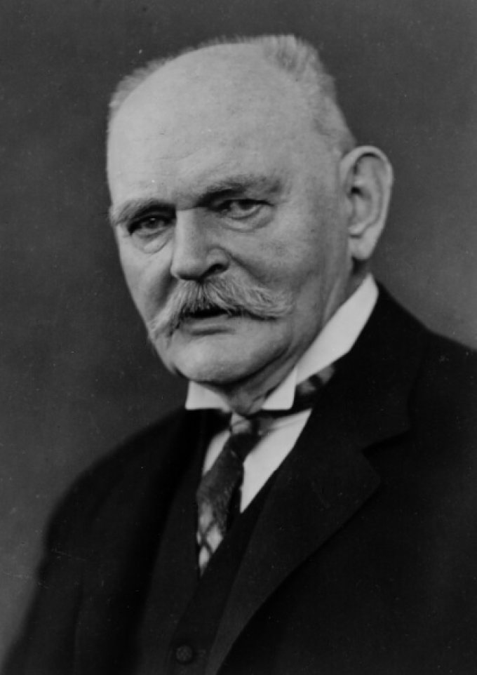 Niels Neergaard. Niels Neergaard.