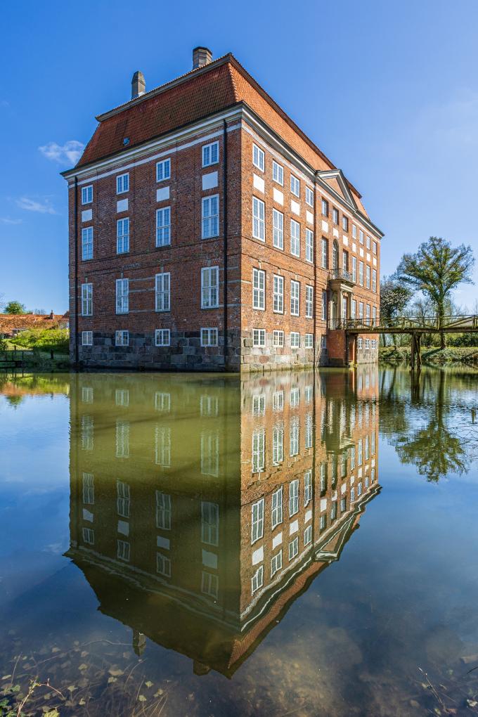 Hovedbygningen til herregården Ludwigsburg. Foto fra 2023. Hovedbygningen til herregården Ludwigsburg. Foto fra 2023.
