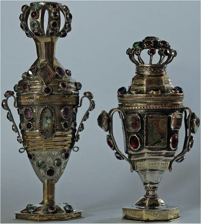 Hovedvandsæg var meget udbredte som kærestegaver omkring år 1800. Tv. ses et langhalset sønderborgæg fremstillet af Reimer Diedrick Dethlefsen (1791-1836), th. et æg af Paul Hansen (1753-1830). Hovedvandsæg var meget udbredte som kærestegaver omkring år 1800. Tv. ses et langhalset sønderborgæg fremstillet af Reimer Diedrick Dethlefsen (1791-1836), th. et æg af Paul Hansen (1753-1830).