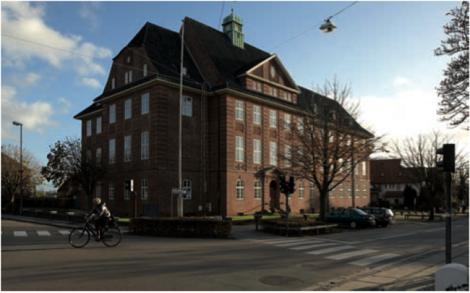 Domhuset i Sønderborg opført i årene 1911-13 og tegnet af stadsarkitekt Wilhelm Rellensmann, Flensborg. Domhuset i Sønderborg opført i årene 1911-13 og tegnet af stadsarkitekt Wilhelm Rellensmann, Flensborg.