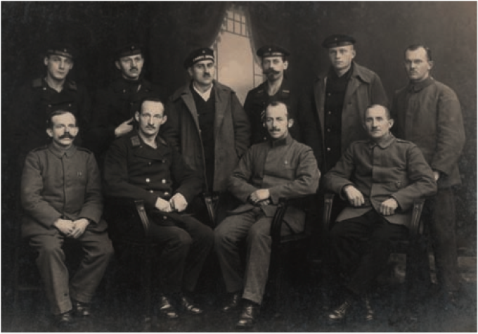 Soldater- og Arbejderrådet i Sønderborg fotograferet i 1919. Soldater- og Arbejderrådet i Sønderborg fotograferet i 1919.