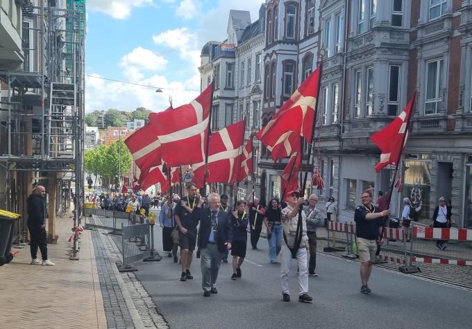 Årsmødet fejres i Flensborg med optog og faner i 2022. Årsmødet fejres i Flensborg med optog og faner i 2022.